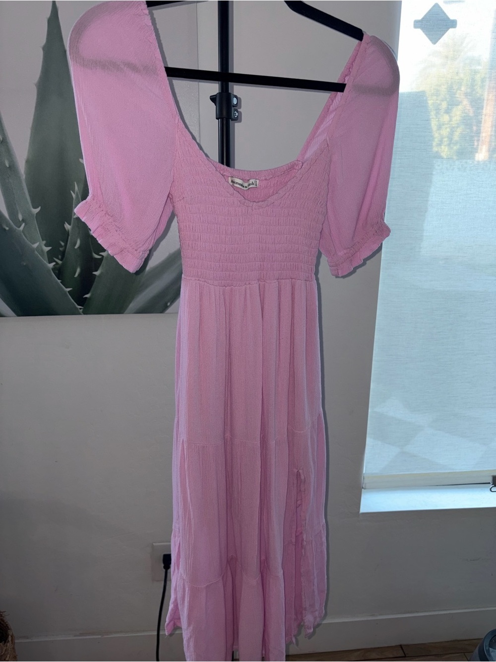 Abercrombie Pink Smocked Puff Sleeve Tiered Dress XSP - Picture 5 of 9